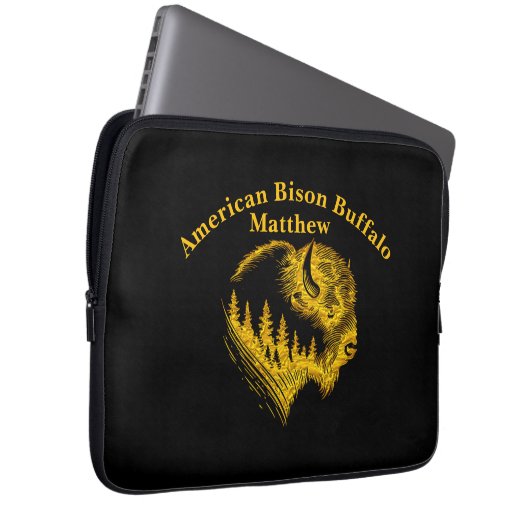 Goldschmiedeportrait mit Wald-Silhouette Laptopschutzhülle (Vorne Rechts)