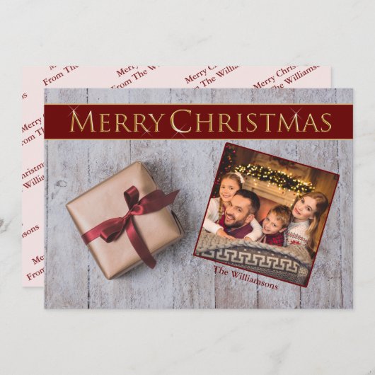 Goldweihnachtsgeschenk auf Snowy Deck Foto Feiertagskarte (Vorne/Hinten)