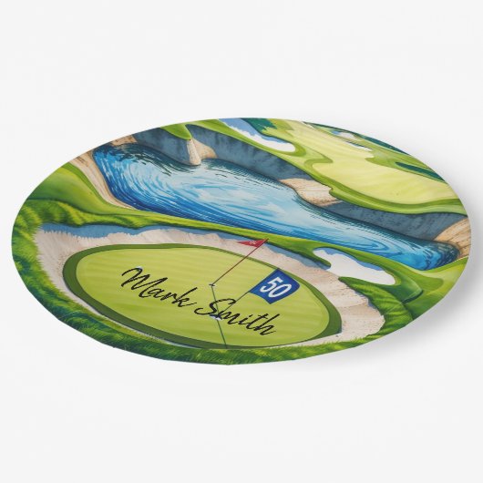 Golf 50. Geburtstag auf Golfplatz Pappteller (Schrägansicht)