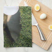 Golf Ball am Rand des Lochs Handtuch (Viertel Falte)