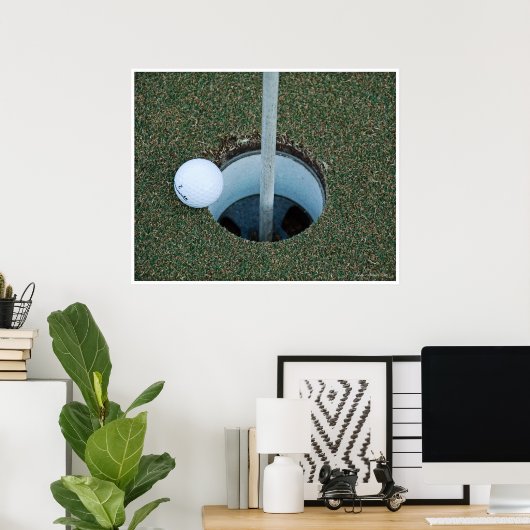 Golf Ball am Rande Poster (Heimbüro)