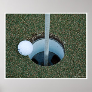 Golf Ball am Rande Poster