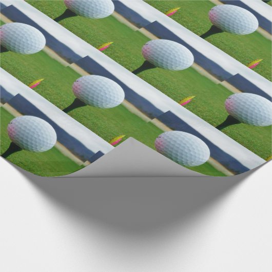 Golf Ball auf dem Golfplatz Geschenkpapier (Ecke)
