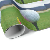 Golf Ball auf dem Golfplatz Geschenkpapier (Rolleneckpunkt)