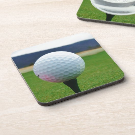 Golf Ball auf dem Golfplatz Getränkeuntersetzer (Linke Seite)