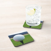Golf Ball auf dem Golfplatz Getränkeuntersetzer (Rechte Seite)
