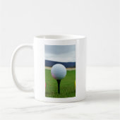Golf Ball auf dem Golfplatz Kaffeetasse (Links)