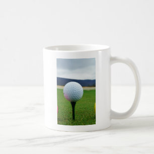 Golf Ball auf dem Golfplatz Kaffeetasse