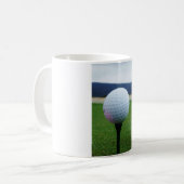Golf Ball auf dem Golfplatz Kaffeetasse (Vorderseite Links)