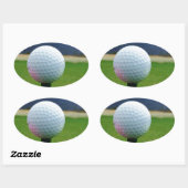 Golf Ball auf dem Golfplatz Ovaler Aufkleber (Blatt)