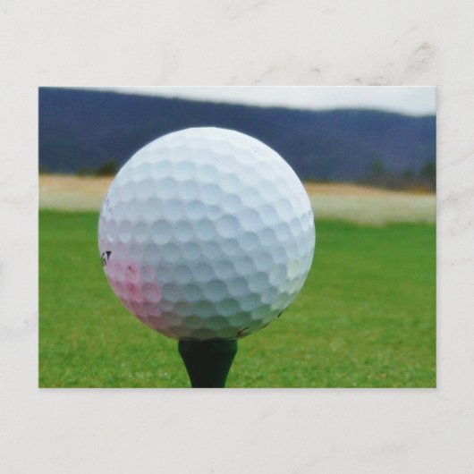 Golf Ball auf dem Golfplatz Postkarte (Vorderseite)