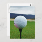 Golf Ball auf dem Golfplatz Postkarte (Vorne/Hinten)