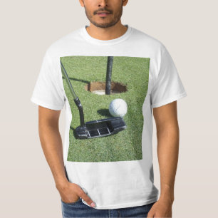 Golf Ball auf dem Grünen T-Shirt