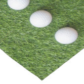 Golf Ball auf grünem Gras Kurzer Tischläufer (Ecke)