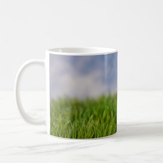 Golf Ball auf rotem Tee Kaffeetasse (Links)