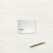 Golf Ball Dimples mit schwarzem Namen Post-it Klebezettel (Auf Schreibtisch)