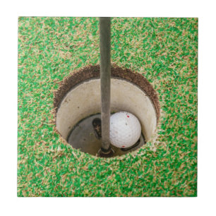 Golf Ball in Hole Fliese