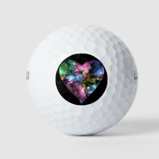 Golf Ball mit farbenfroher schwarzer Herzkulisse