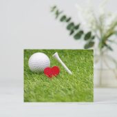 Golf-Ball mit Liebe-Herzform und Tee Postkarte (Stehend Vorderseite)