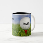 Golf Ball on T-Shirt mit Angebot und Namen Zweifarbige Tasse (VorderseiteRechts)