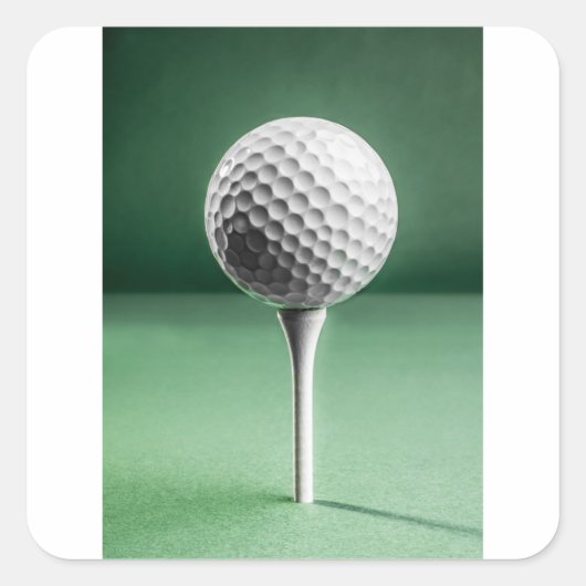 Golf Ball on T-Shirt Quadratischer Aufkleber (Vorderseite)