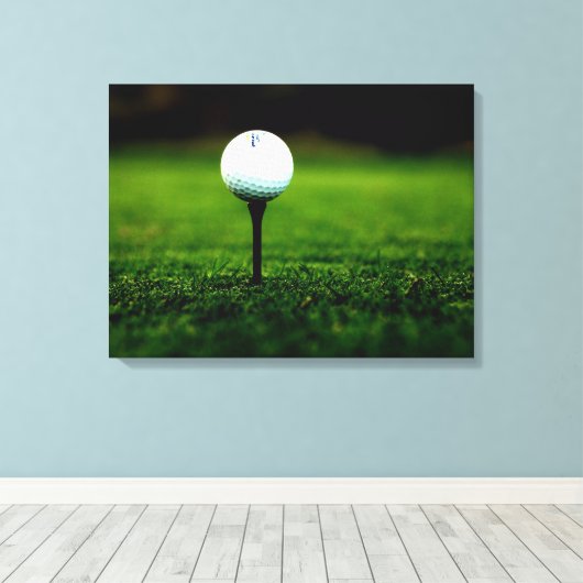 Golf Ball on T-Shirt, Rich Green Turf Canvas Print Leinwanddruck (Insitu (Holzboden))