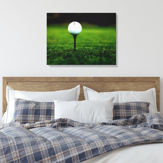 Golf Ball on T-Shirt, Rich Green Turf Canvas Print Leinwanddruck (Insitu (Schlafzimmer))