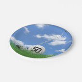 Golf Ball und Club zum 50. Geburtstag Pappteller (Schrägansicht)