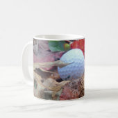 Golf Ball und Herbstlaube und Eicheln Kaffeetasse (Vorderseite Links)