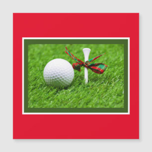 Golf Ball Weihnachten mit Tee auf grünem Gras Magnetkarte