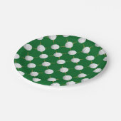 Golf-Bälle und T-Shirts auf Grün Pappteller (Schrägansicht)