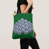 Golf Balls on a Green Background Are on a Shopping Tasche (Von Nahem)