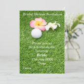 Golf Brautparty mit Ball und Blume auf Grün Einladung (Stehend Vorderseite)