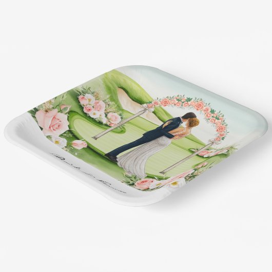 Golf Bride and Groom on Golf Course Wedding Pappteller (Gewinkelt)