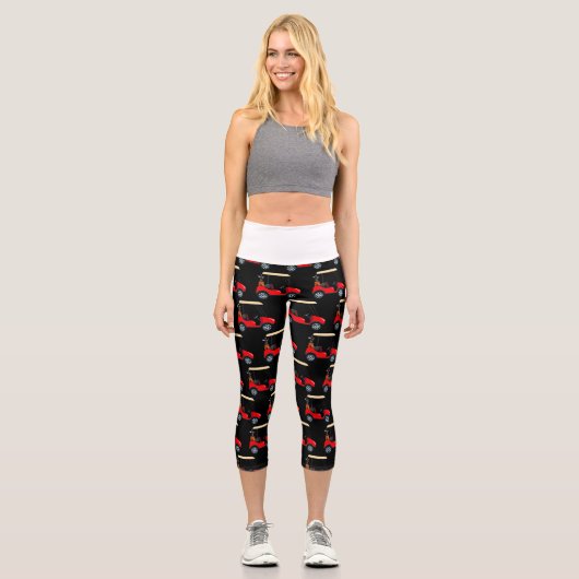Golf Cart on Black für die Frau Golfer Capri Leggings (Vorderseite)