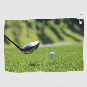 Golf Club und Ball auf dem Tee-on-Gras Best Golfhandtuch