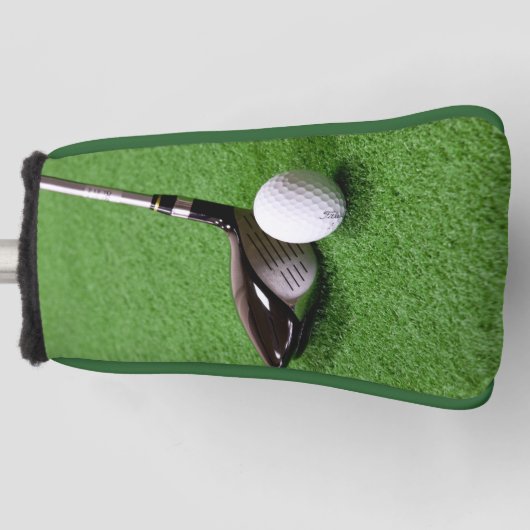 Golf Club und Ball auf grünem Grund Putter Golf Headcover (Vorderseite)