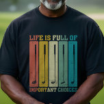 Golf Clubs - Das Leben ist voller wichtiger Entsch T-Shirt<br><div class="desc">Suchen Sie die perfekte "Geschenke für Papa in Law" oder die kniffligen "Geschenke für Papa, die nichts will"? Dieser stilvolle und witzige T - Shirt ist Ihre Antwort! Mit einem Retro-Design von Golfklubs gepaart mit der spielerischen Botschaft: "Das Leben ist voller wichtiger Entscheidungen, " ist es ein Loch in eins...</div>