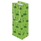 Golf Course Hole mit Flaggenmuster Geschenktüte Für Weinflaschen (Rückseite Schrägansicht)