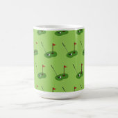 Golf Course Hole mit Flaggenmuster Kaffeetasse (Mittel)