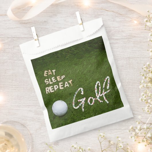 Golf Eat Sleep Golf Wiederholung mit Ball auf grün Geschenktütchen (Ausgeschnitten)