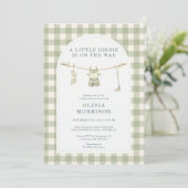 Golf Gingham Salbeigrüne Babyparty Einladung (Stehend Vorderseite)