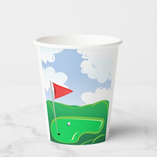 Golf Green with Red Flag and Ball Pappbecher (Vorderseite)