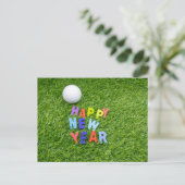 Golf Happy Silvester mit Golfball auf grünem Gras Postkarte (Stehend Vorderseite)