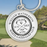 Golf Hole in einem klassischen Personalisierten Schlüsselanhänger<br><div class="desc">Die klassische Retro-Optik mit altertümlicher Briefmarke. Personalisieren Sie den Namen,  die Nummer des Ortes Loch und das Datum,  um einen großen Sake zu schaffen,  um dieses fantastische Loch in einem zu feiern. Entwickelt von Thisisnotme©</div>