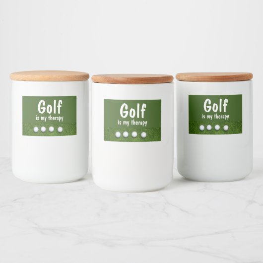Golf ist meine Therapie mit Golfbälle auf Grün Lebensmitteletikett (Flaschen)