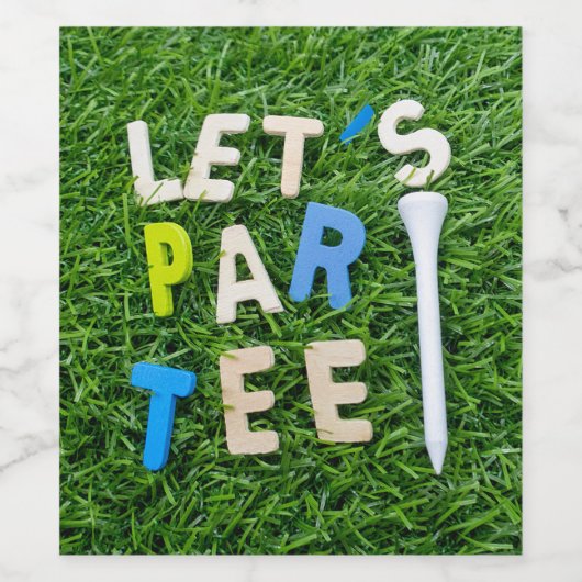 Golf lasse uns Golfer Party mit Tee auf grünem Gra Weinetikett (Einzelnes Label)