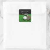 Golf Life ist gut mit Golfball auf grünem Gras Quadratischer Aufkleber (Tasche)