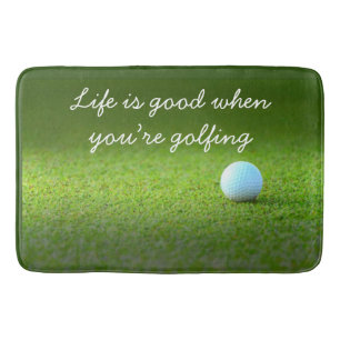 Golf Life ist gut, wenn man auf einer grünen Türma Badematte
