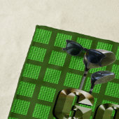 Golf-Logos und -Clubs auf grünem Karton, Strandtuch (Beispiel)